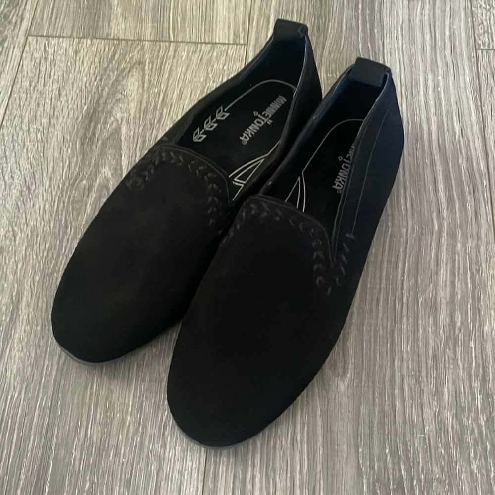 Women’s Minnetonka Flats Size 9.5